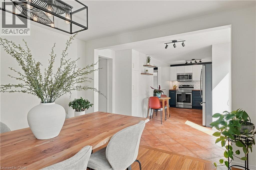 22 Driftwood Drive, Kitchener, ON - Indoor Photo Showing Dining Room