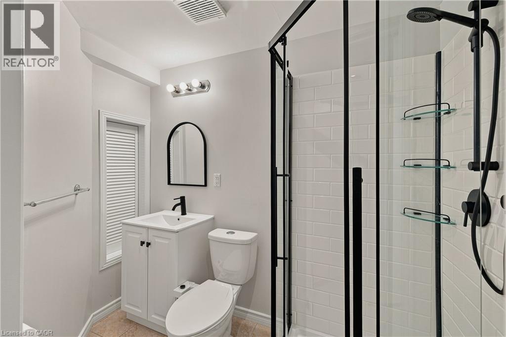 22 Driftwood Drive, Kitchener, ON - Indoor Photo Showing Bathroom
