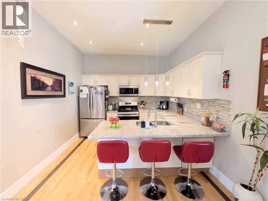7 Campbell Avenue, Hamilton, ON - Indoor Photo Showing Kitchen With Double Sink
