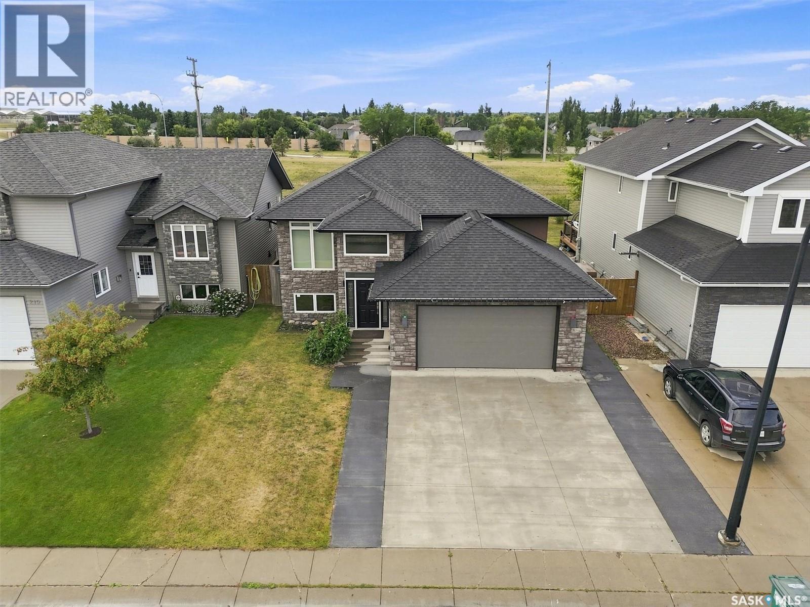 215 Padget Crescent, Saskatoon, SK - Outdoor With Facade