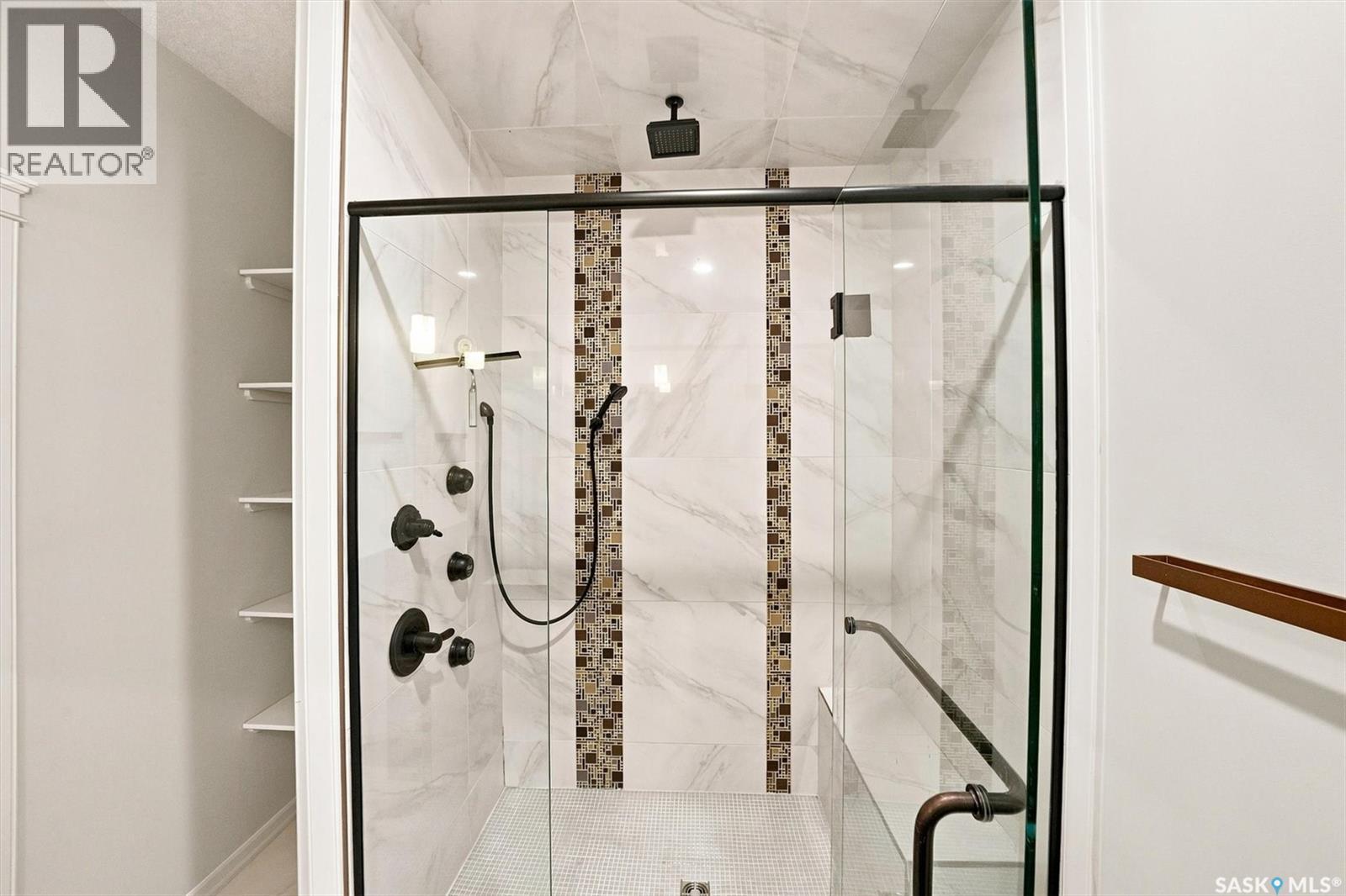 215 Padget Crescent, Saskatoon, SK - Indoor Photo Showing Bathroom
