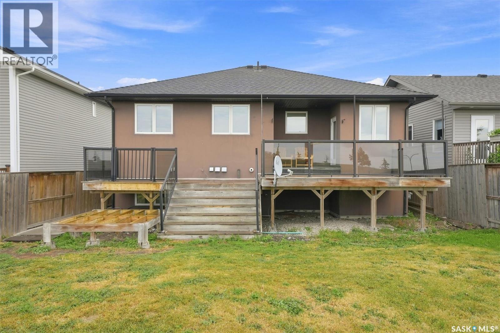 215 Padget Crescent, Saskatoon, SK - Outdoor With Deck Patio Veranda