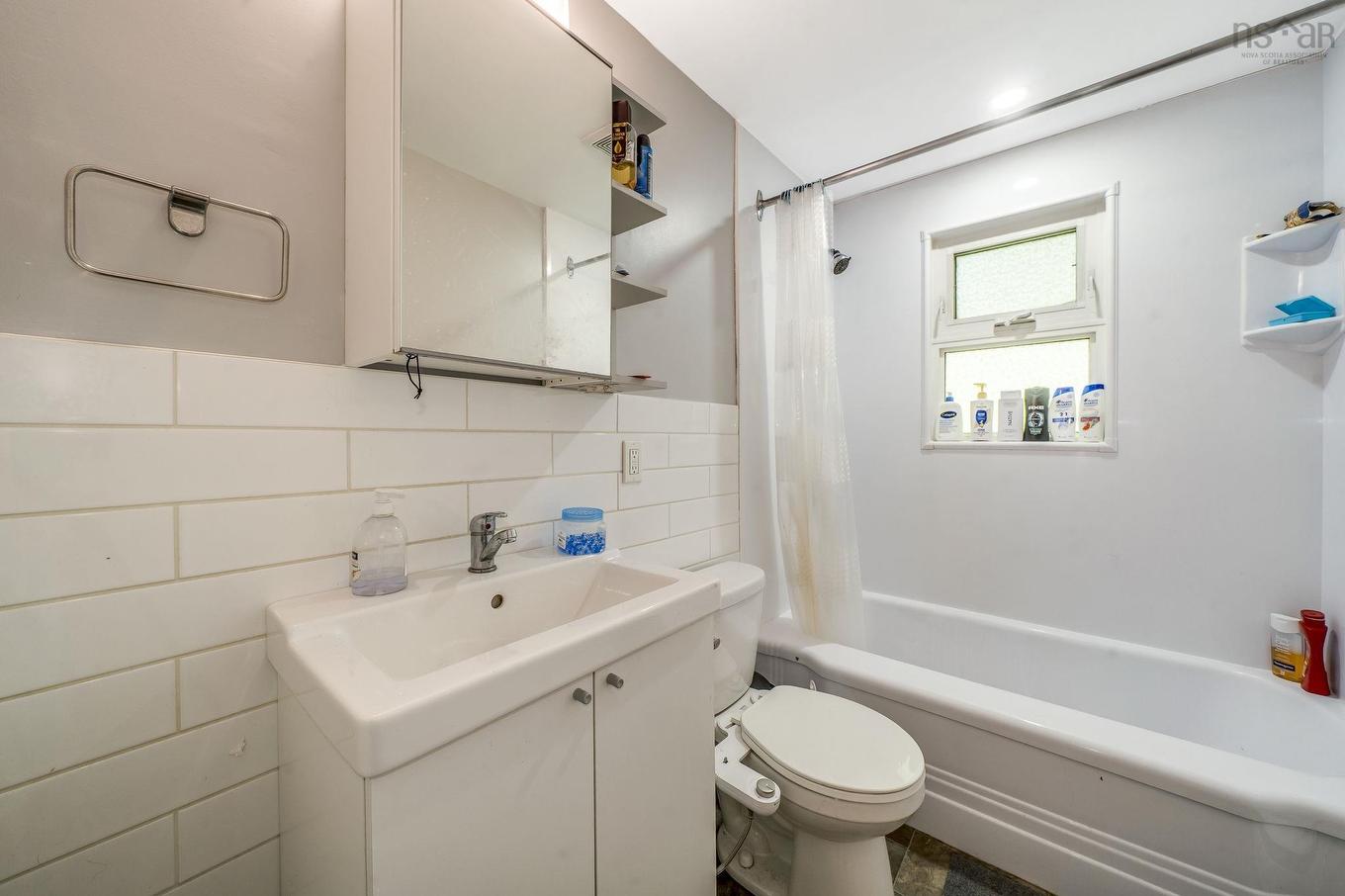 3176/78/80 Stanford Street, Halifax, NS - Indoor Photo Showing Bathroom