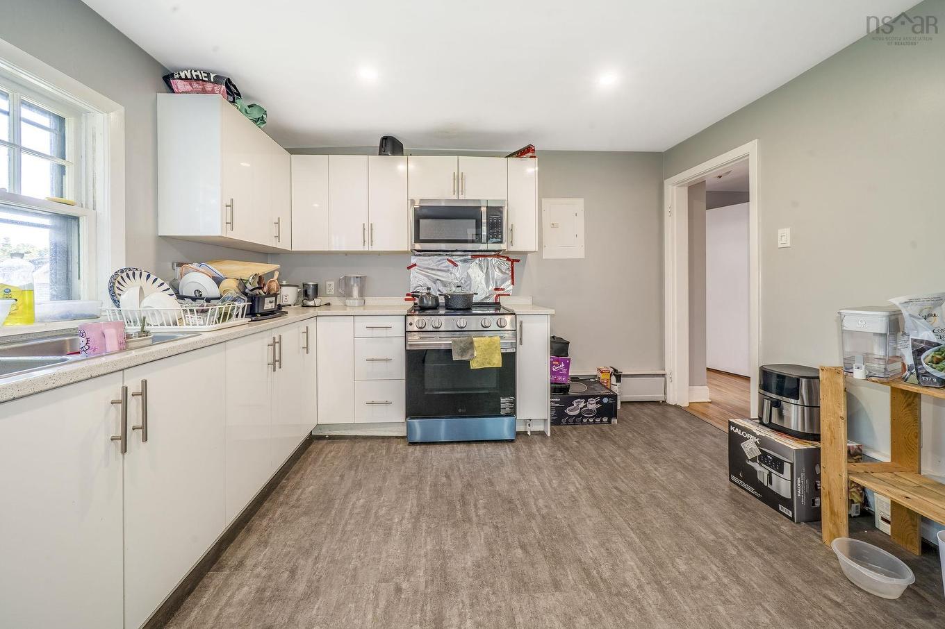 3176/78/80 Stanford Street, Halifax, NS - Indoor Photo Showing Kitchen