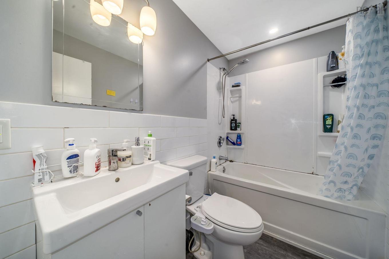 3176/78/80 Stanford Street, Halifax, NS - Indoor Photo Showing Bathroom