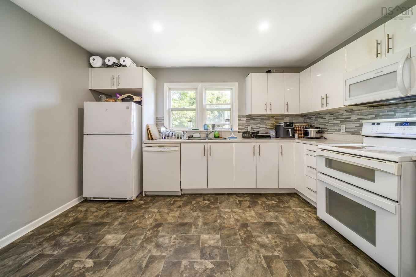 3176/78/80 Stanford Street, Halifax, NS - Indoor Photo Showing Kitchen