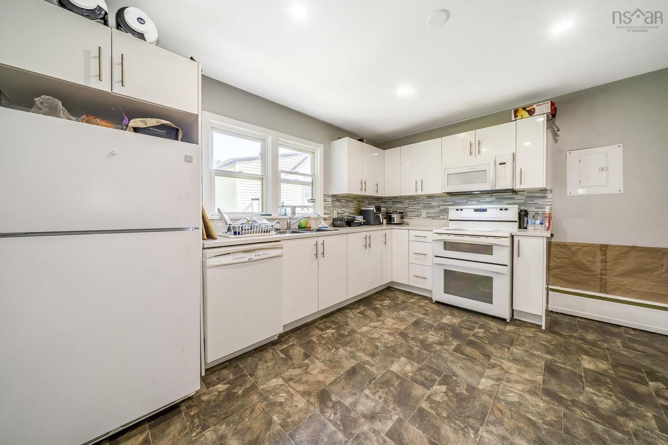 3176/78/80 Stanford Street, Halifax, NS - Indoor Photo Showing Kitchen