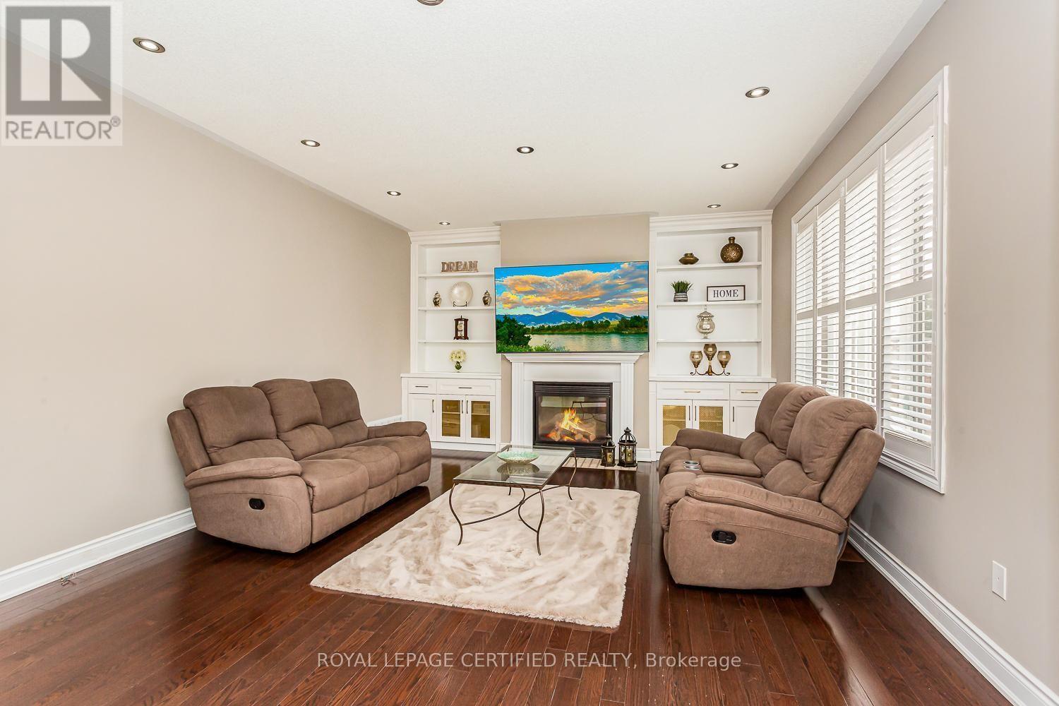 3226 Paul Henderson Drive, Mississauga, ON - Indoor Photo Showing Living Room With Fireplace