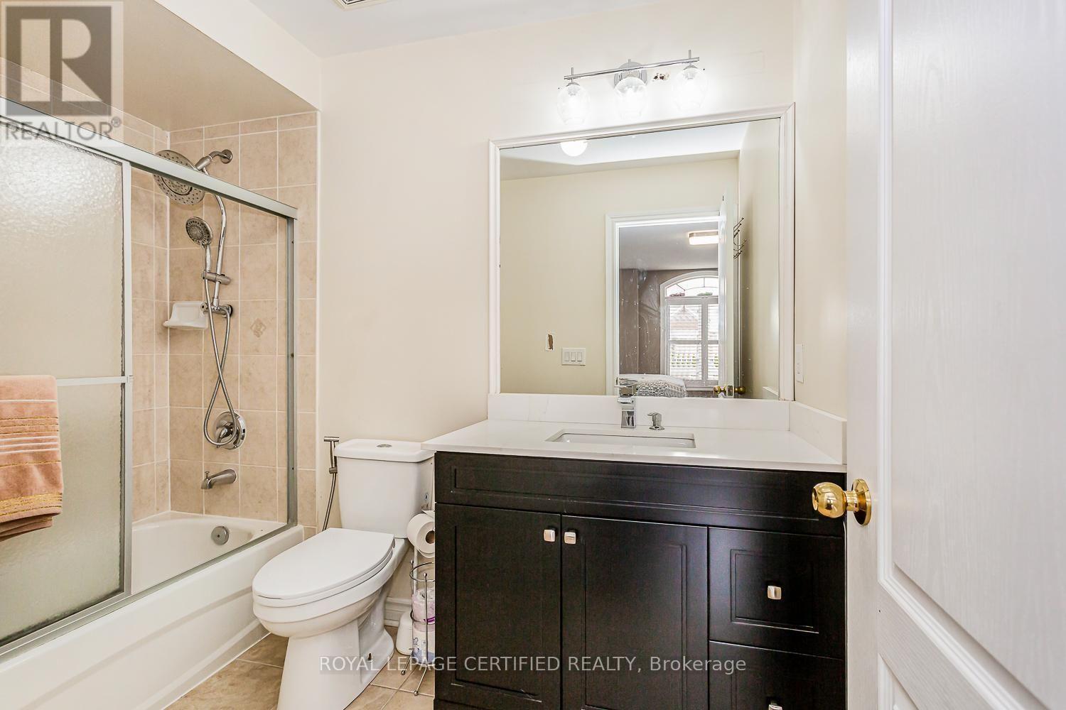 3226 Paul Henderson Drive, Mississauga, ON - Indoor Photo Showing Bathroom