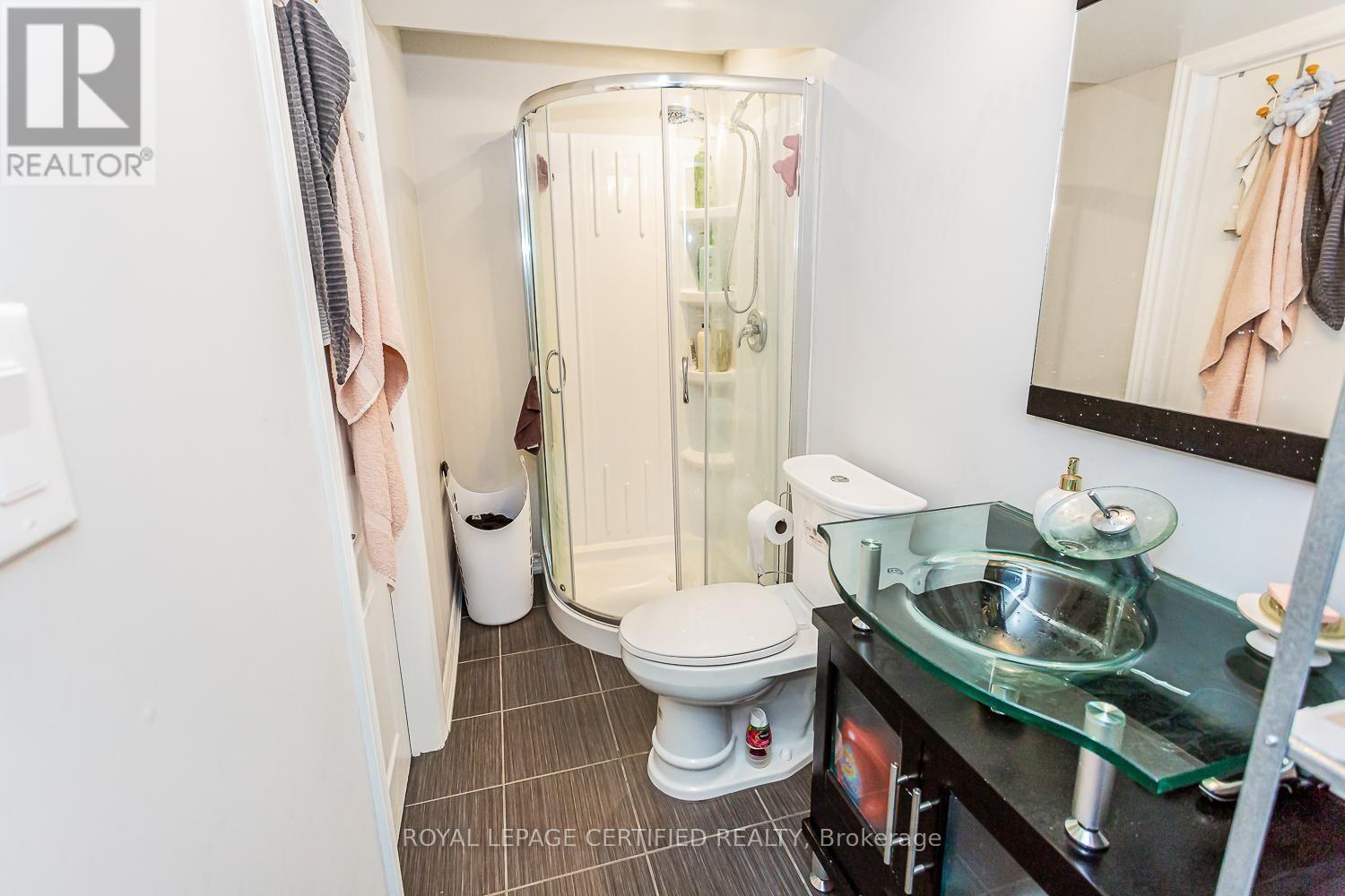 3226 Paul Henderson Drive, Mississauga, ON - Indoor Photo Showing Bathroom