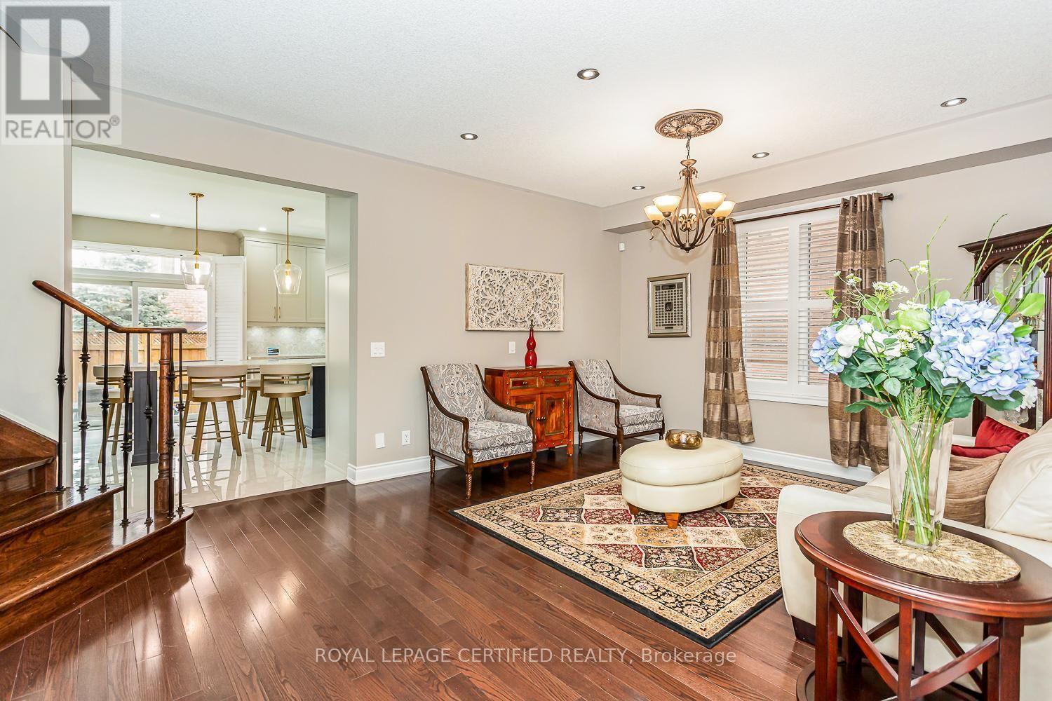 3226 Paul Henderson Drive, Mississauga, ON - Indoor Photo Showing Living Room