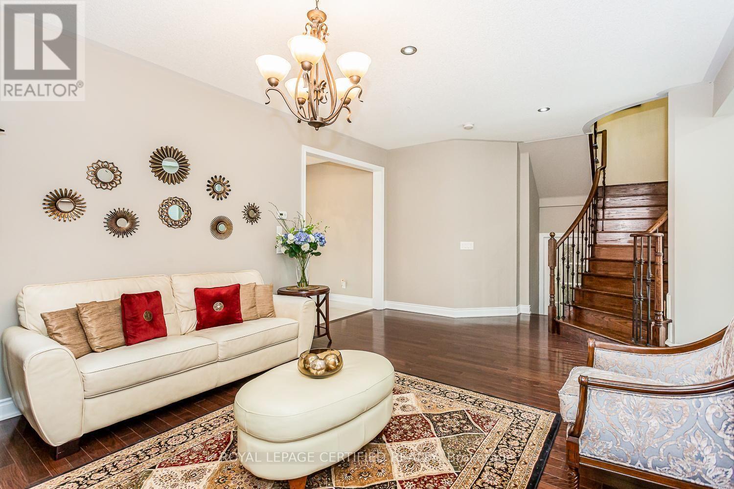 3226 Paul Henderson Drive, Mississauga, ON - Indoor Photo Showing Living Room