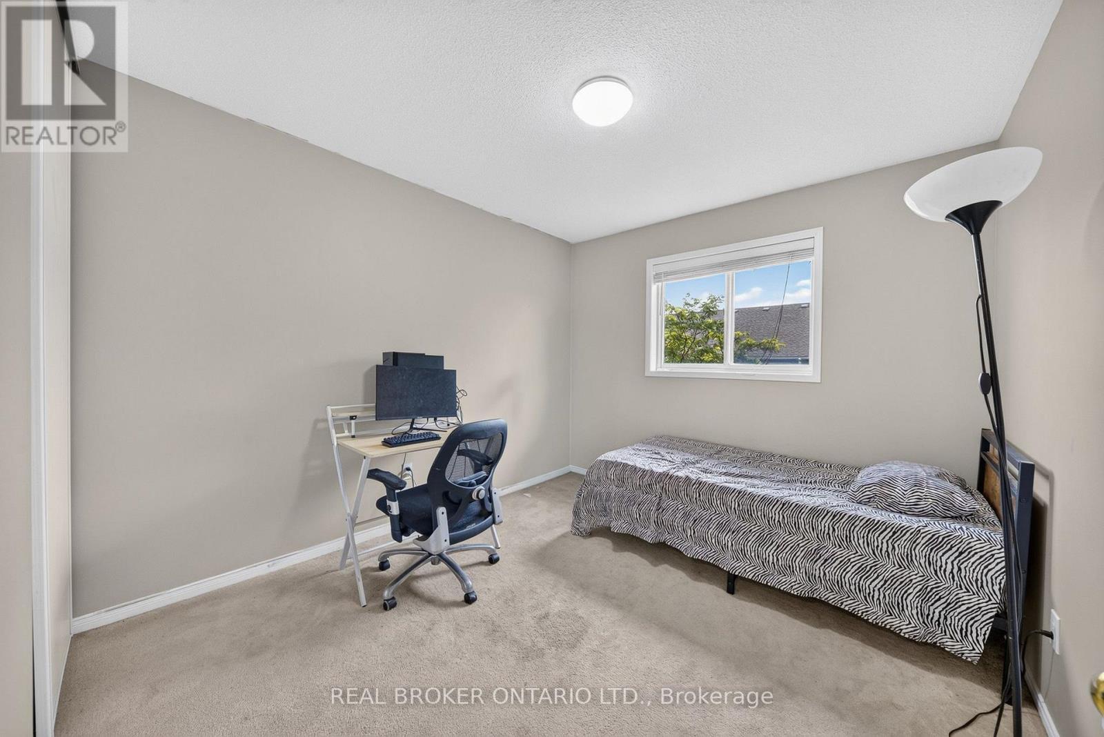 77 - 800 Paramount Drive, Hamilton, ON - Indoor Photo Showing Bedroom