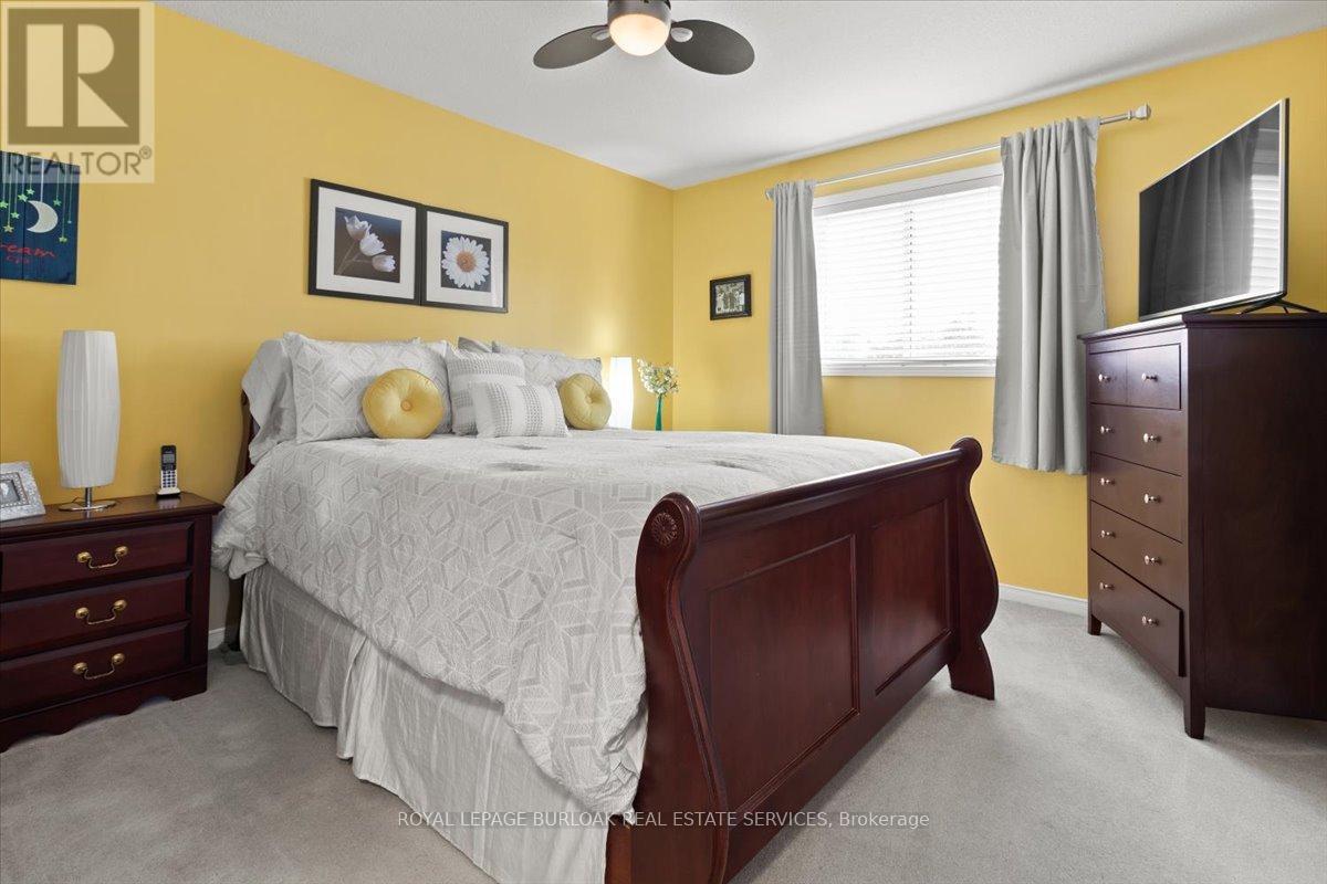 40 Bridgette Drive, Hamilton, ON - Indoor Photo Showing Bedroom