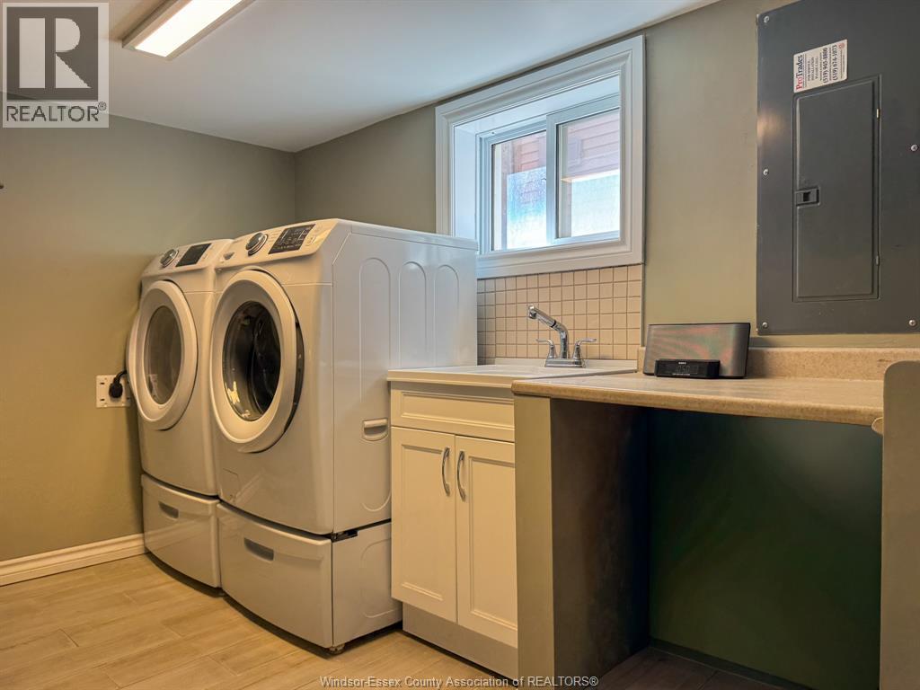1720 Marentette Avenue, Windsor, ON - Indoor Photo Showing Laundry Room