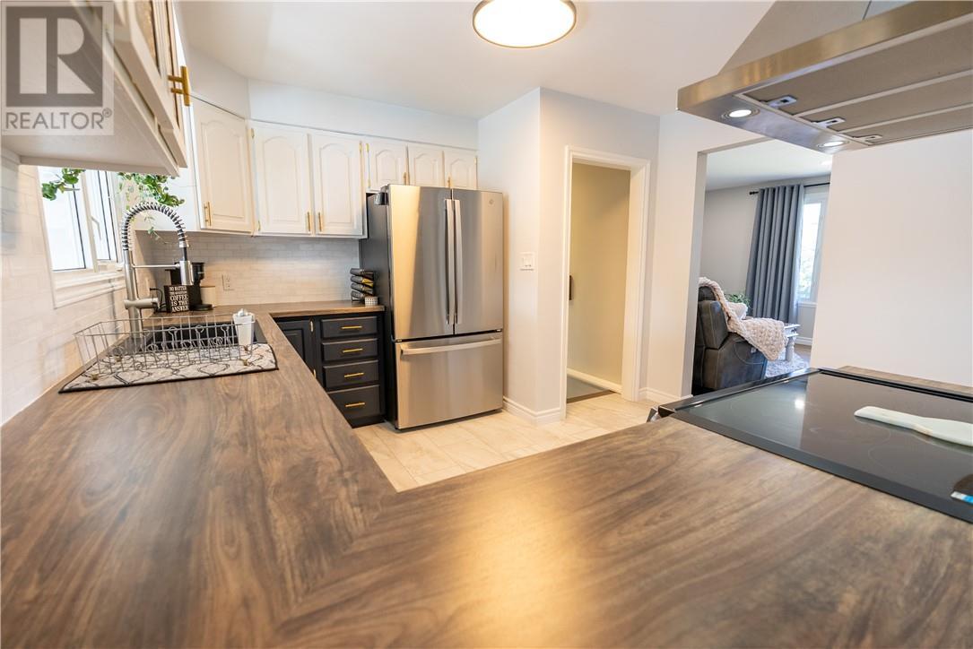 189 Rayside Avenue, Azilda, ON - Indoor Photo Showing Kitchen