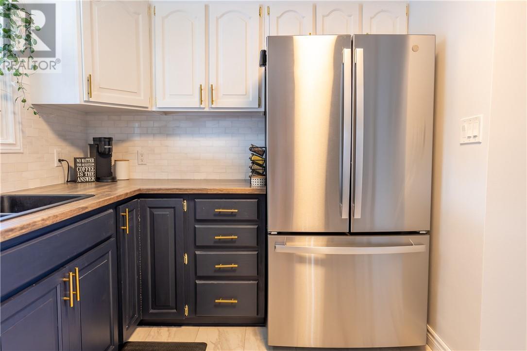 189 Rayside Avenue, Azilda, ON - Indoor Photo Showing Kitchen