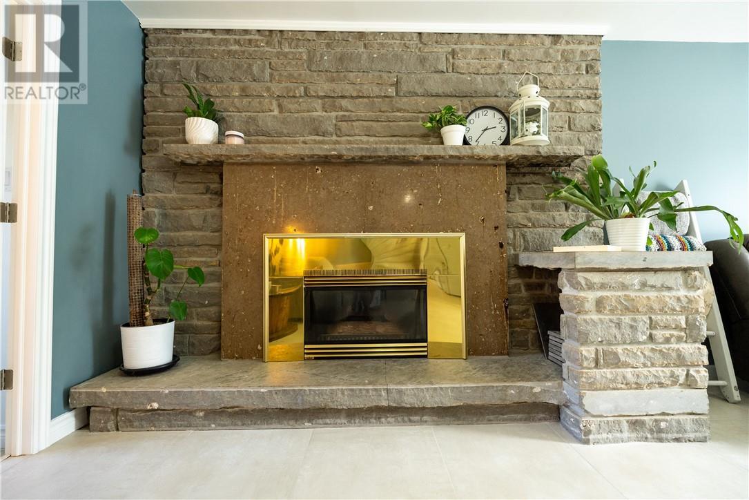 189 Rayside Avenue, Azilda, ON - Indoor With Fireplace