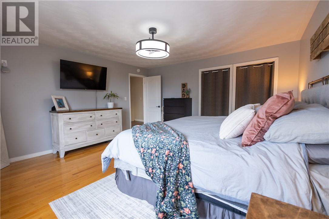 189 Rayside Avenue, Azilda, ON - Indoor Photo Showing Bedroom