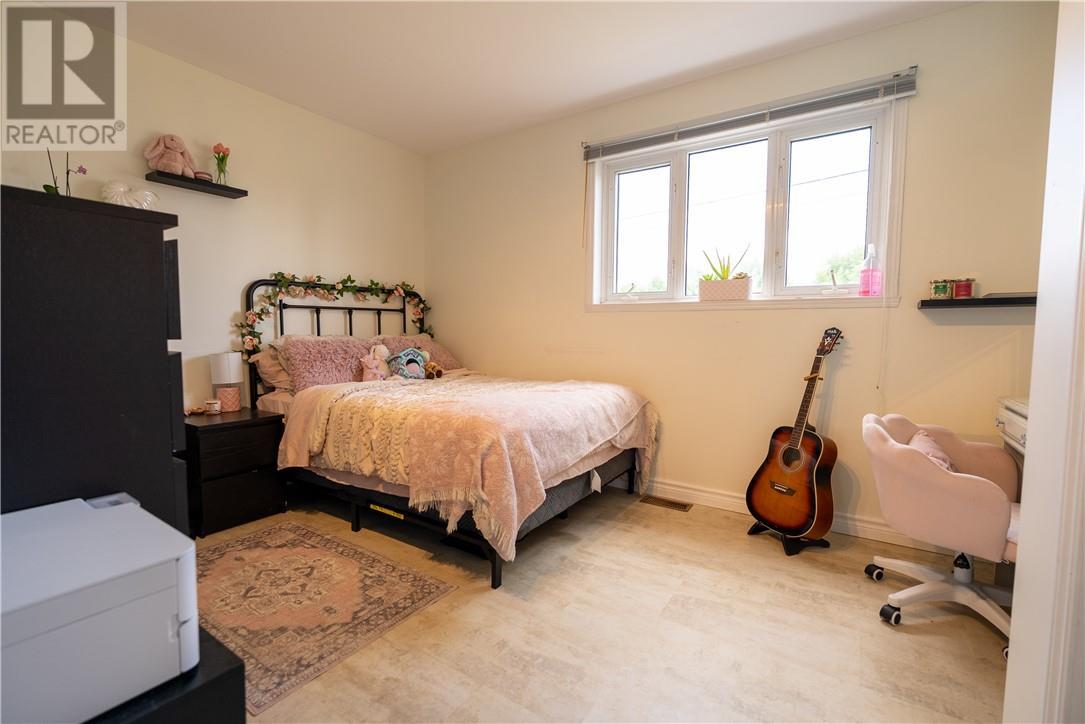 189 Rayside Avenue, Azilda, ON - Indoor Photo Showing Bedroom