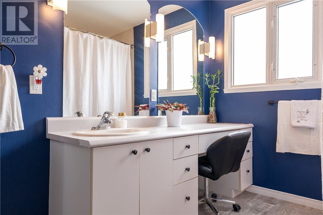 189 Rayside Avenue, Azilda, ON - Indoor Photo Showing Bathroom