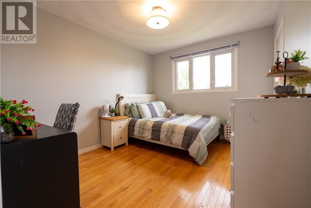 189 Rayside Avenue, Azilda, ON - Indoor Photo Showing Bedroom