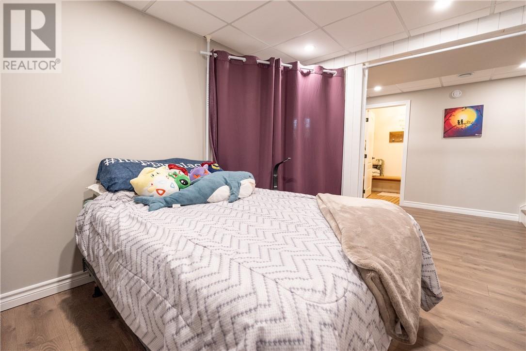 189 Rayside Avenue, Azilda, ON - Indoor Photo Showing Bedroom