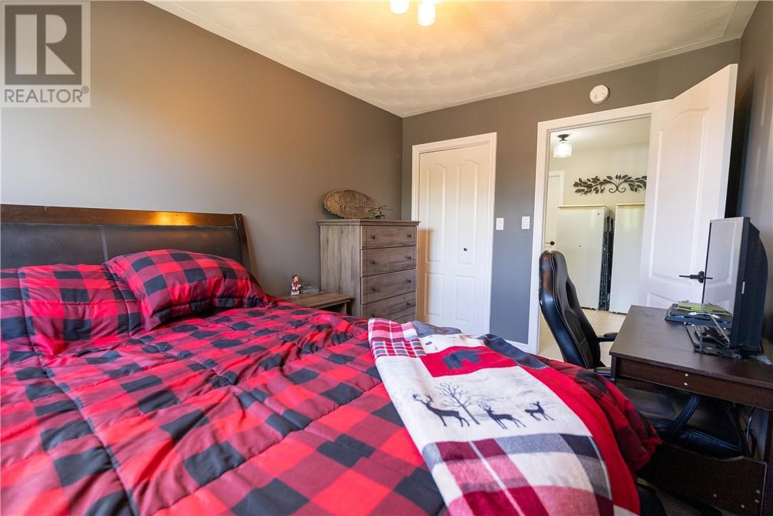 189 Rayside Avenue, Azilda, ON - Indoor Photo Showing Bedroom