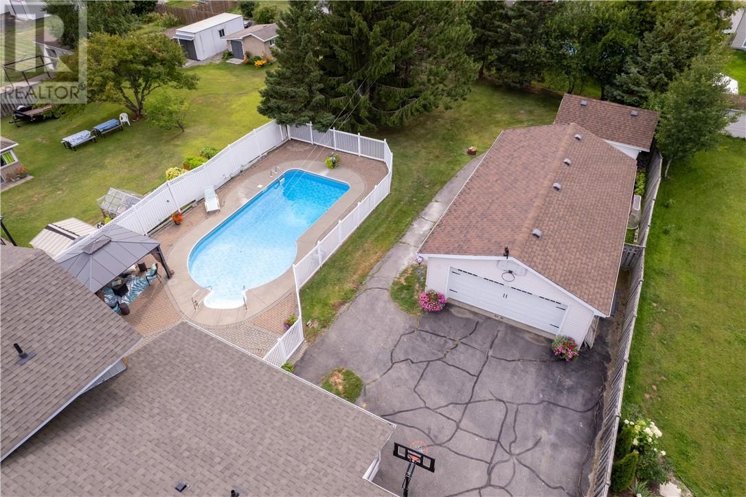 189 Rayside Avenue, Azilda, ON - Outdoor With In Ground Pool