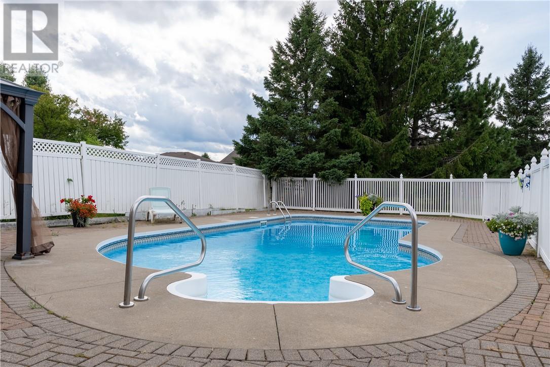 189 Rayside Avenue, Azilda, ON - Outdoor With In Ground Pool