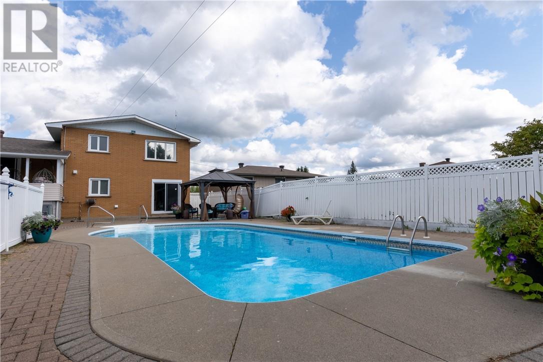 189 Rayside Avenue, Azilda, ON - Outdoor With In Ground Pool
