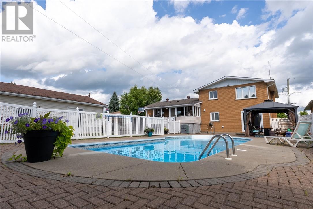 189 Rayside Avenue, Azilda, ON - Outdoor With In Ground Pool