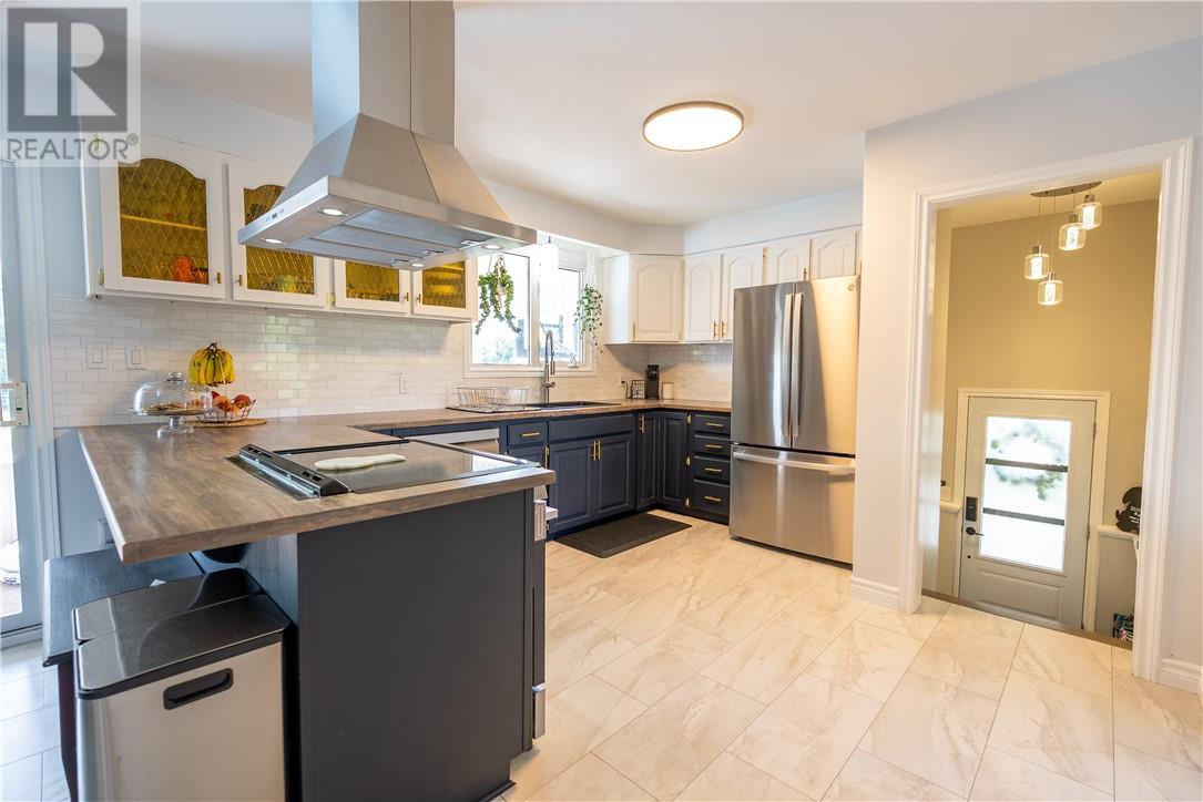 189 Rayside Avenue, Azilda, ON - Indoor Photo Showing Kitchen
