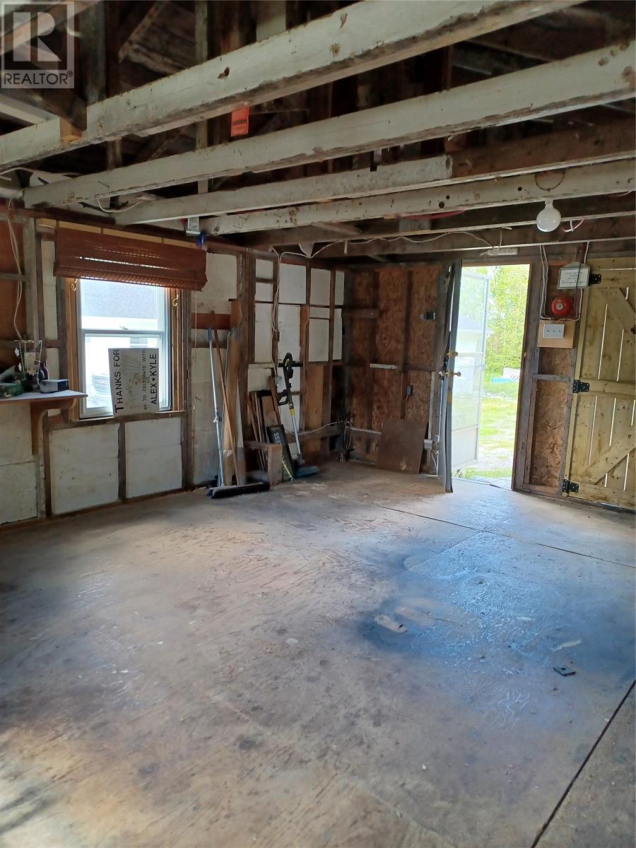 124 Riverside Road E, Glovertown, NL - Indoor