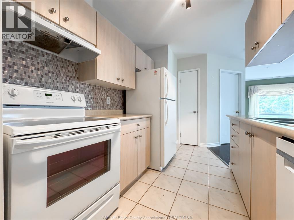 1655 Grand Marais Unit# 310, Windsor, ON - Indoor Photo Showing Kitchen