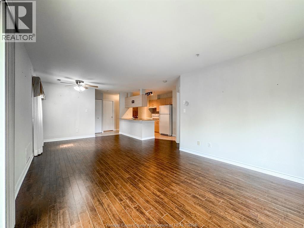 1655 Grand Marais Unit# 310, Windsor, ON - Indoor Photo Showing Living Room
