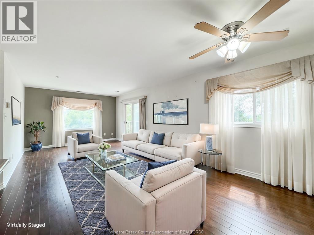 1655 Grand Marais Unit# 310, Windsor, ON - Indoor Photo Showing Living Room