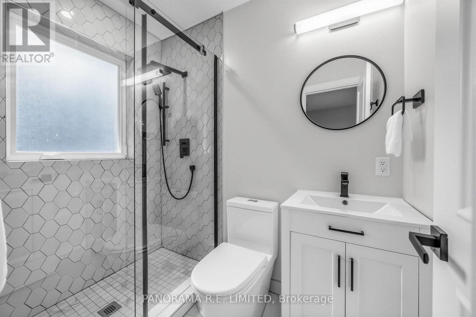 14 Agar Crescent, Toronto, ON - Indoor Photo Showing Bathroom