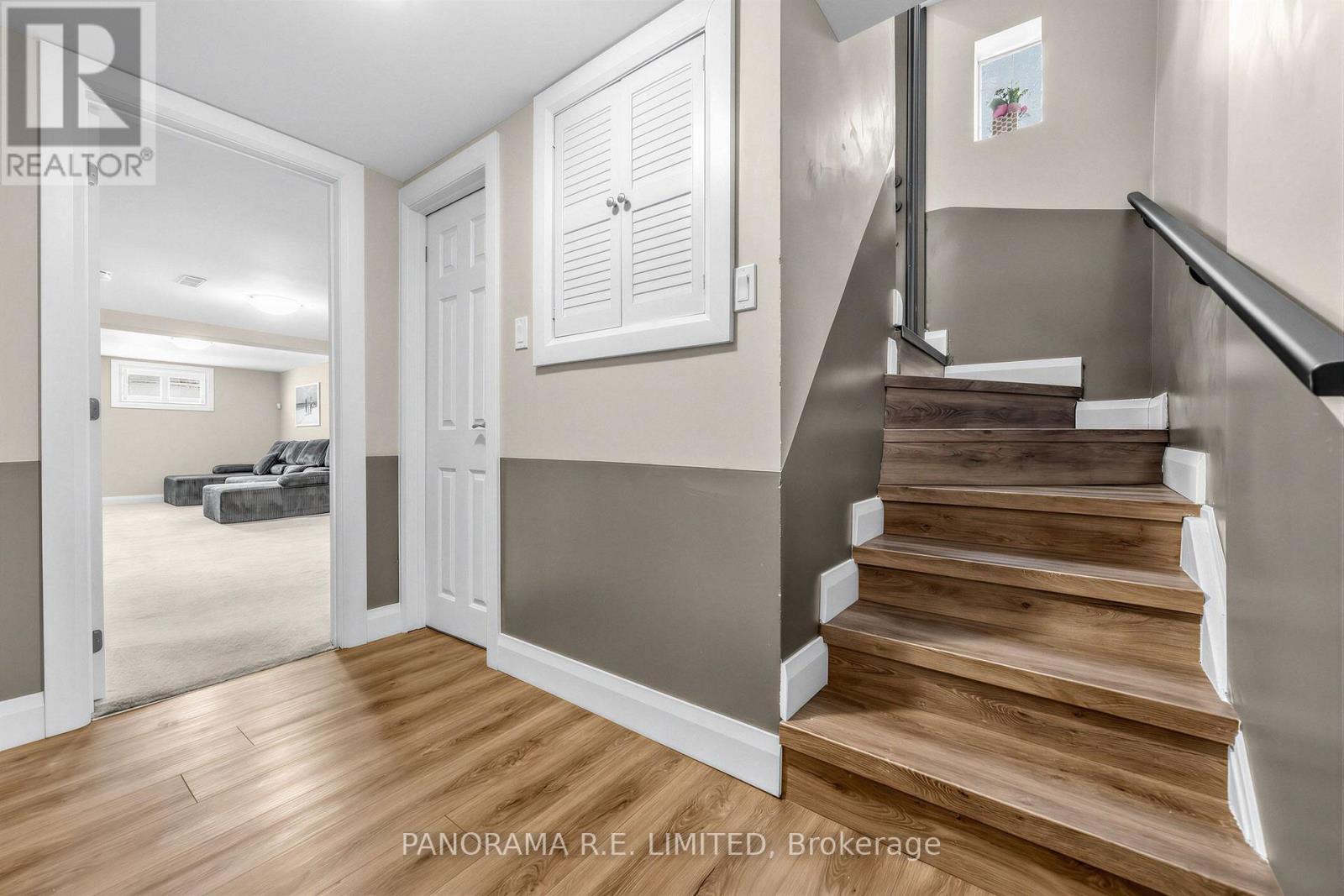 14 Agar Crescent, Toronto, ON - Indoor Photo Showing Other Room