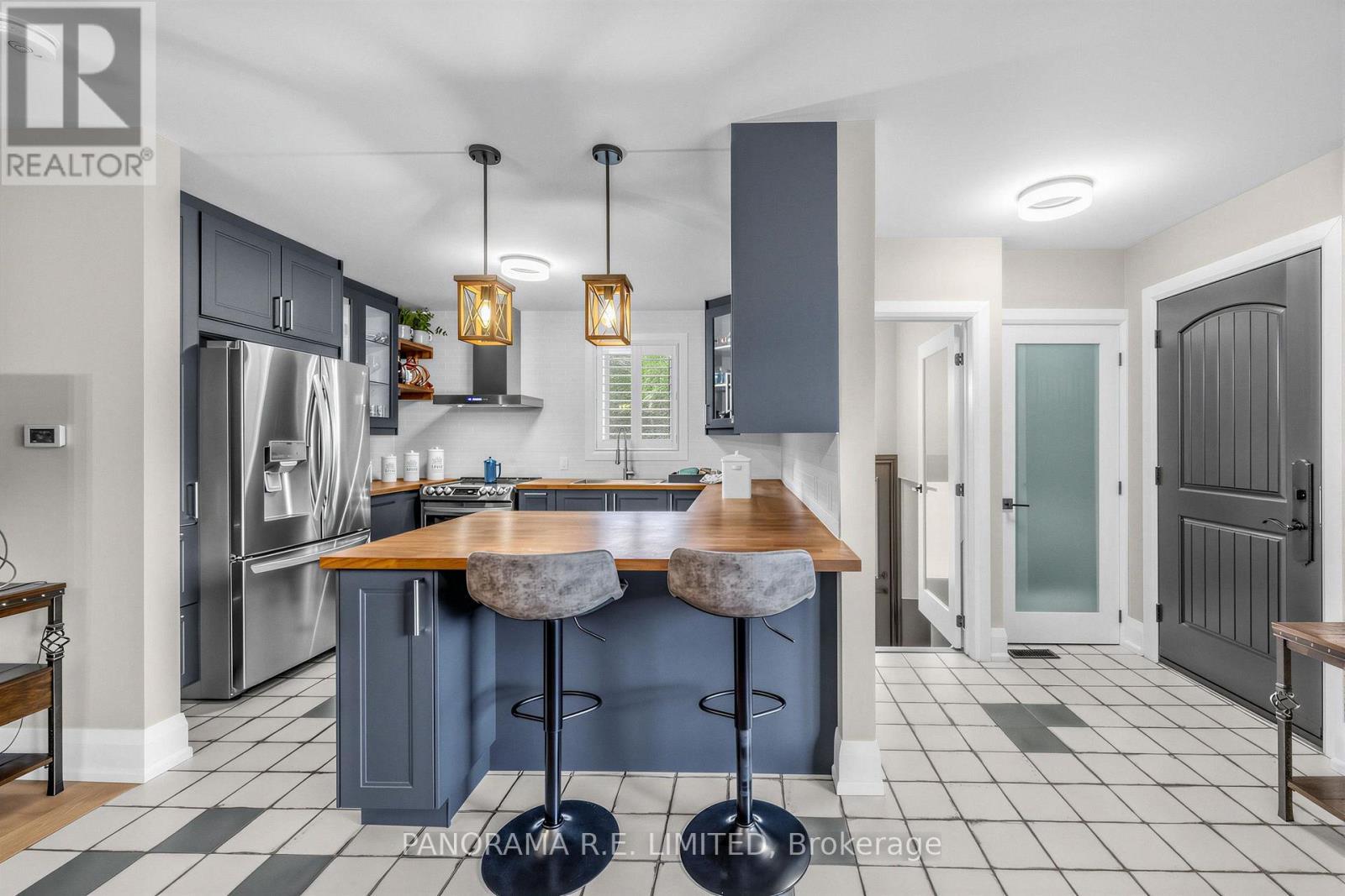 14 Agar Crescent, Toronto, ON - Indoor Photo Showing Kitchen With Upgraded Kitchen