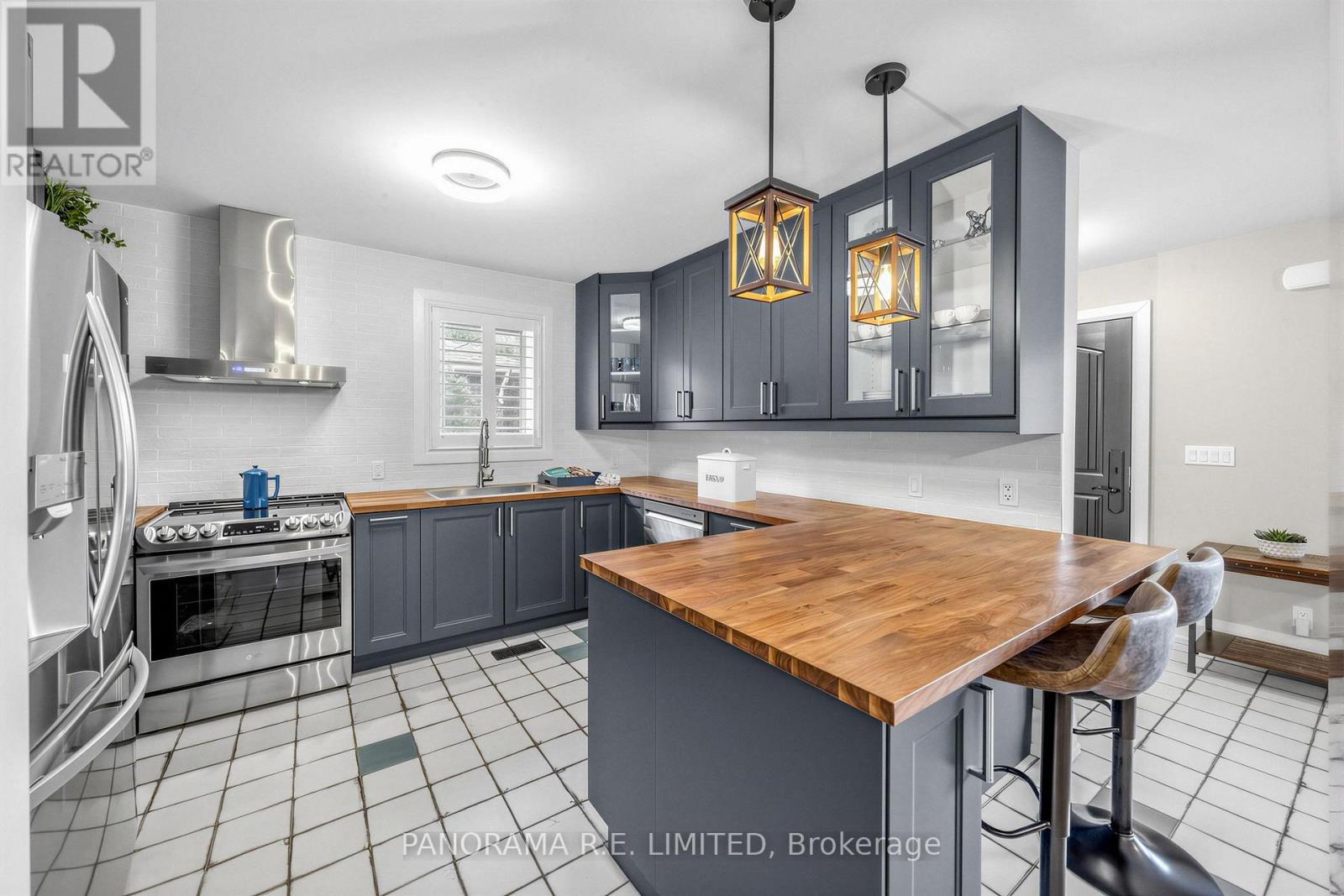 14 Agar Crescent, Toronto, ON - Indoor Photo Showing Kitchen