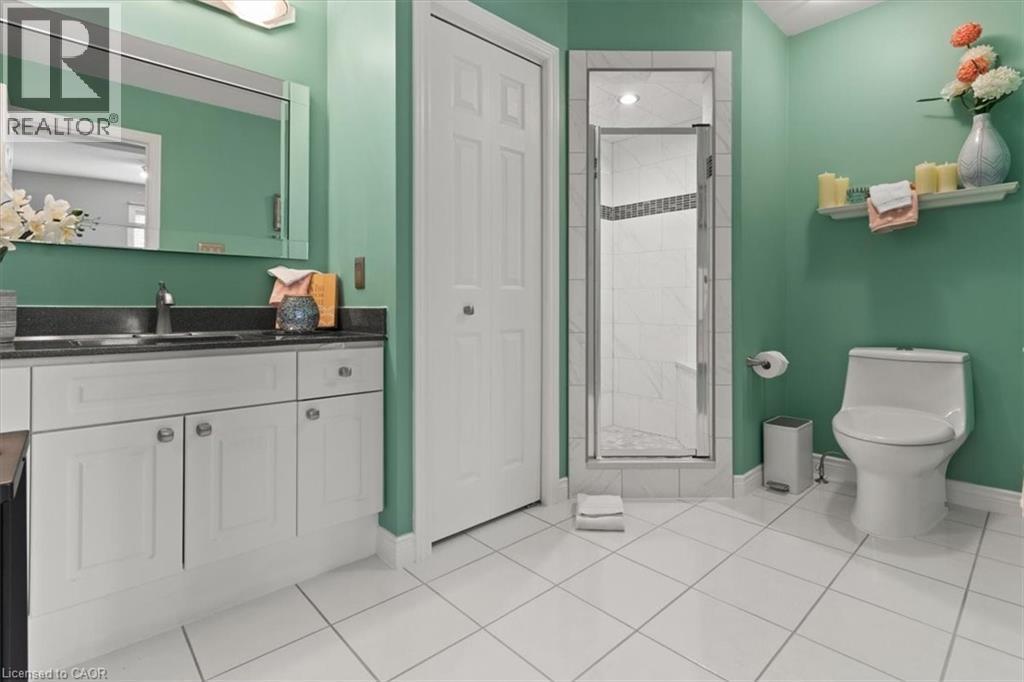 40 Bridgette Drive, Hamilton, ON - Indoor Photo Showing Bathroom