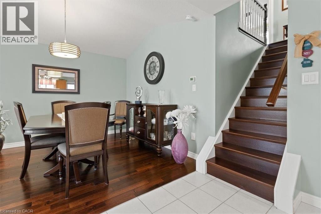 40 Bridgette Drive, Hamilton, ON - Indoor Photo Showing Dining Room