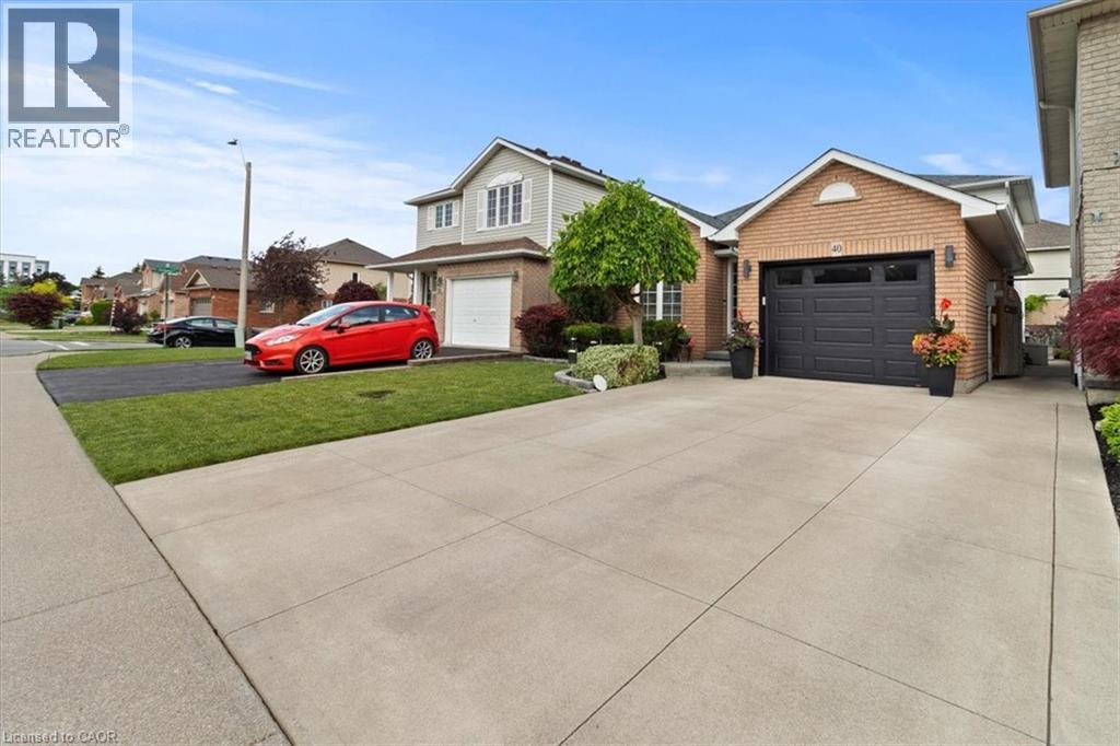 40 Bridgette Drive, Hamilton, ON - Outdoor With Facade