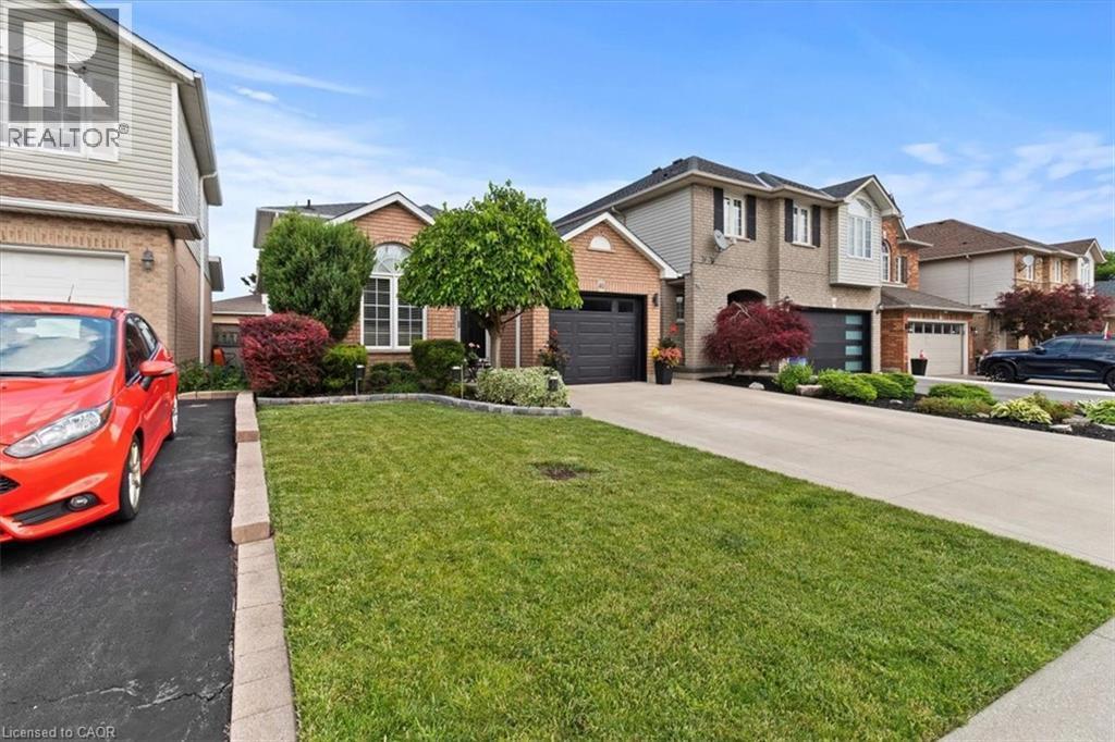 40 Bridgette Drive, Hamilton, ON - Outdoor With Facade