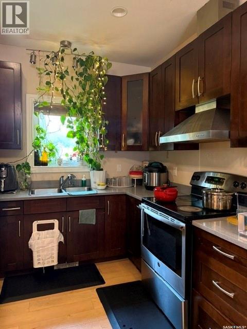 229 S Avenue N, Saskatoon, SK - Indoor Photo Showing Kitchen With Double Sink