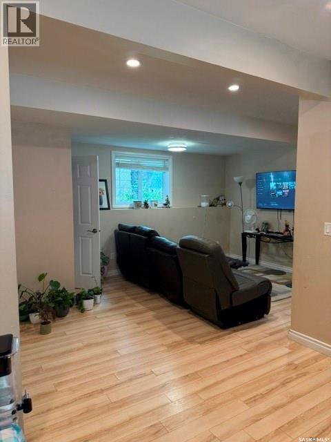 229 S Avenue N, Saskatoon, SK - Indoor