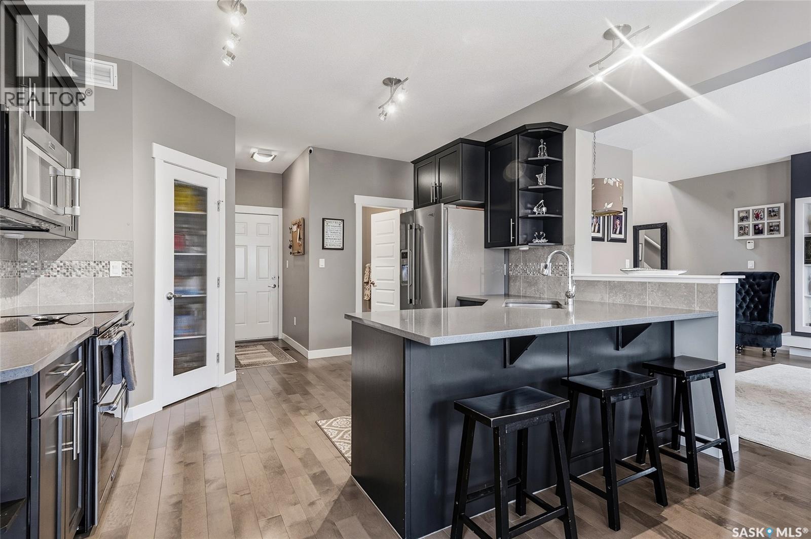 419 Kensington Boulevard, Saskatoon, SK - Indoor Photo Showing Kitchen With Stainless Steel Kitchen With Upgraded Kitchen