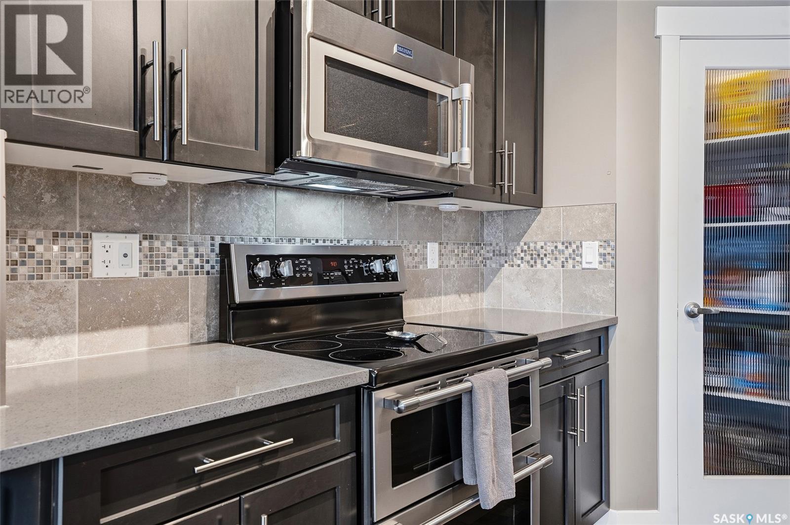 419 Kensington Boulevard, Saskatoon, SK - Indoor Photo Showing Kitchen