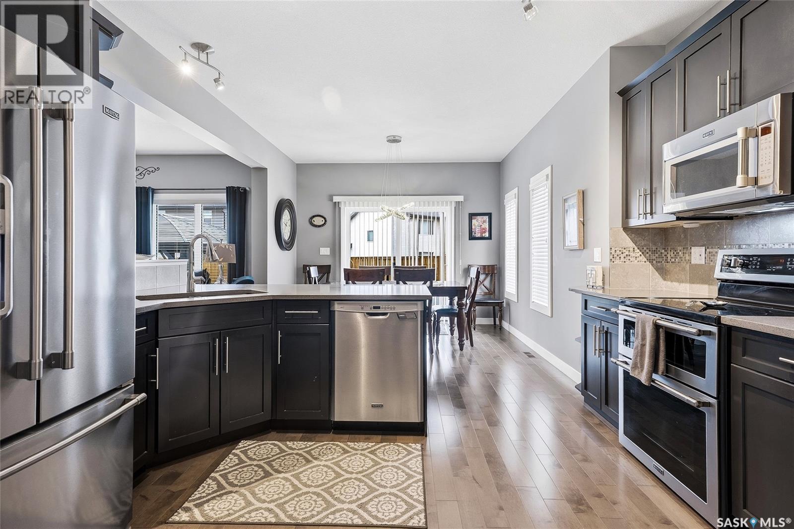 419 Kensington Boulevard, Saskatoon, SK - Indoor Photo Showing Kitchen With Stainless Steel Kitchen With Upgraded Kitchen